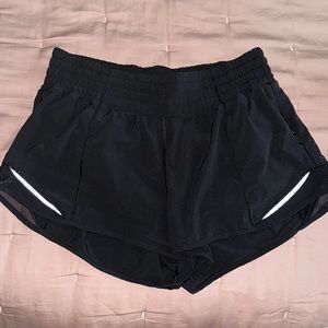 Lululemon Hotty Hot High Rise Lined Short 2.5”